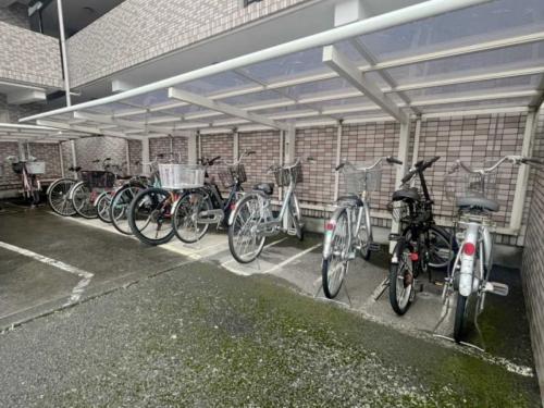 駐輪場：駐輪場使用料：200～500円／月
