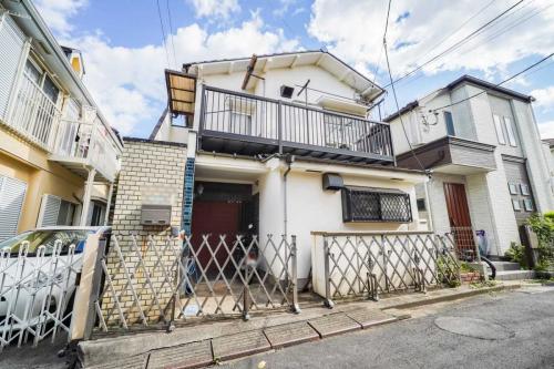 現地（古家あり）：写真中央が対象不動産（撮影年月：2025年10月）