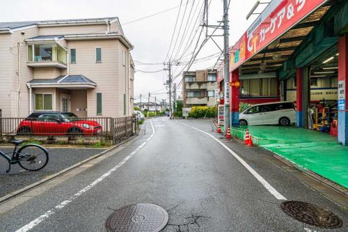 前面道路（撮影年月：2025年10月）