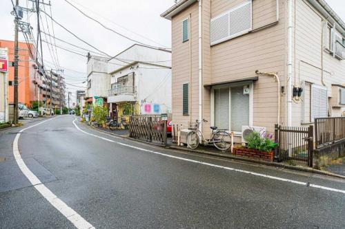 前面道路（撮影年月：2025年10月）