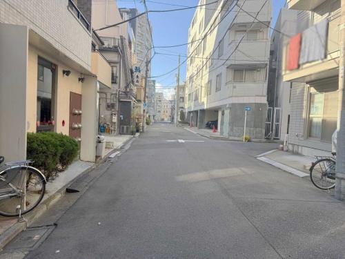 前面道路（撮影年月：2025年02月）