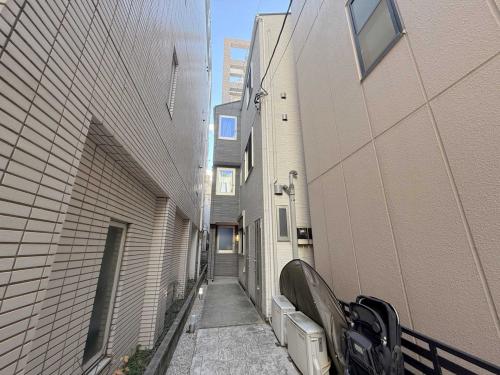 外観：写真中央(撮影年月：2025年02月)