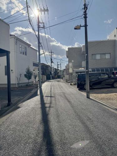 前面道路：北西側の前面道路となります。(撮影年月：2026年01月)