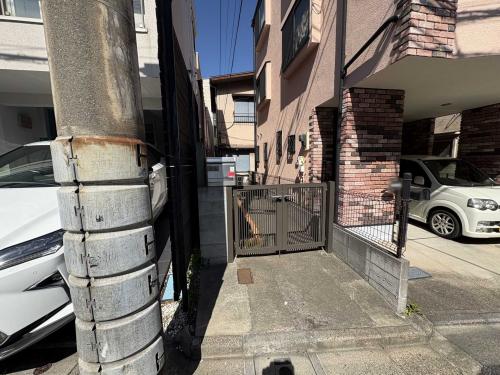 現地(古家あり):写真中央が該当物件(撮影年月:2026年03月) 現地(古家あり):写真中央が該当物件(撮影年月:2026年03月)