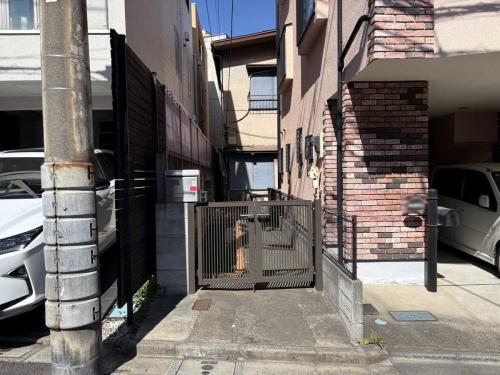 現地(古家あり):写真中央が該当物件(撮影年月:2026年03月) 現地(古家あり):写真中央が該当物件(撮影年月:2026年03月)