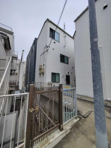 外観：中央の建物