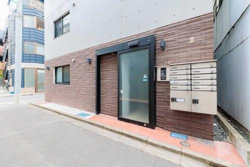 エントランス：エントランスはオートロック（撮影年月：2025年10月）