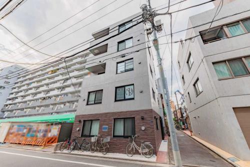 外観：南東角地のため陽当り・通風に恵まれています（撮影年月：2025年10月）