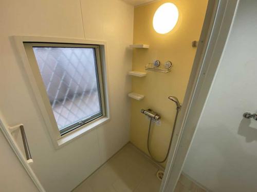 シャワールーム：2階シャワールームになります。(撮影年月：2025年12月)