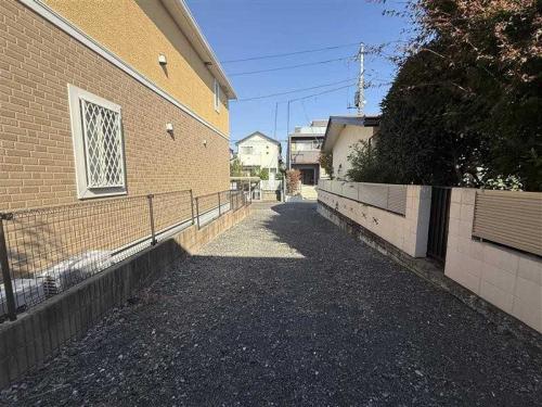 前面道路(撮影年月:2025年11月) 前面道路(撮影年月:2025年11月)