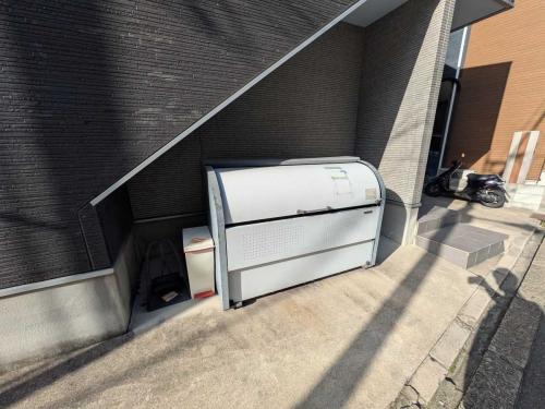 共用施設：ゴミ捨て場（曜日順守）（撮影年月：2025年11月）