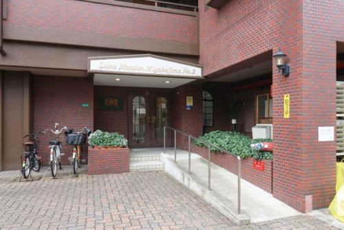 アプローチ（撮影年月：2025年11月）