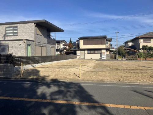 現地：対象地は向かって左側(撮影年月：2025年12月)