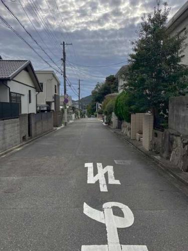 前面道路(撮影年月：2025年10月)