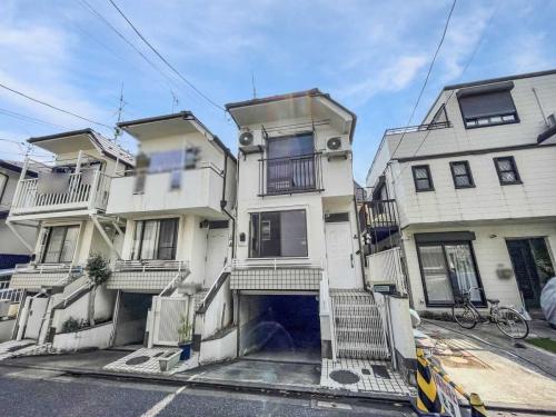 現地（古家あり）：右から２棟目