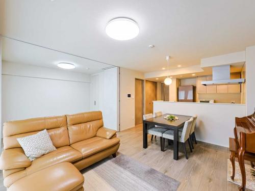 リビング・ダイニング：（奥）洋室（撮影年月：2025年09月）