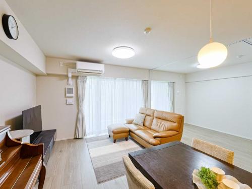 リビング・ダイニング：（右）洋室（撮影年月：2025年09月）