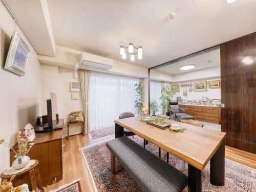 LDK：奥：洋室（撮影年月：2025年10月）