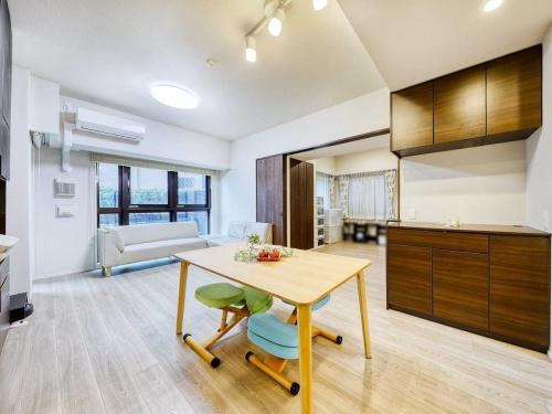 リビング・ダイニング：奥：洋室