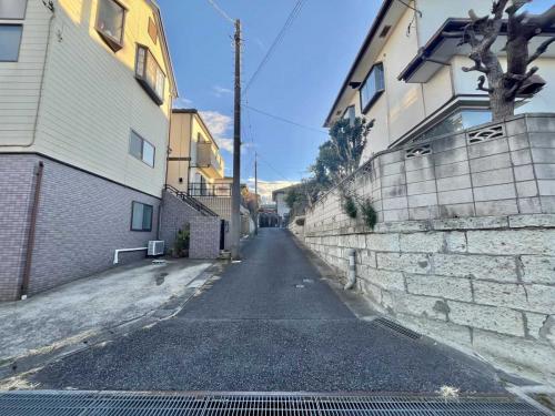 前面道路(撮影年月：2025年12月)