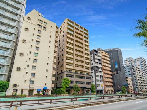 外観：写真中央の建物