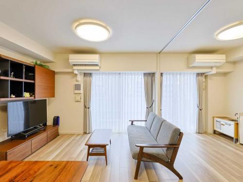 LDK：右側：洋室(撮影年月：2025年11月)