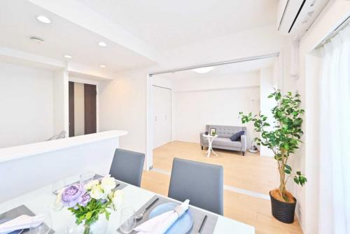 リビング・ダイニング：奥：洋室