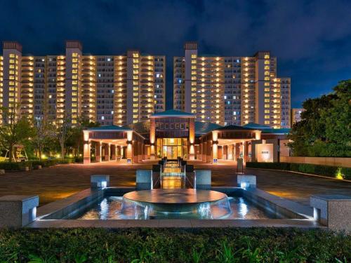 外観：夜間ライトアップ時フォルム