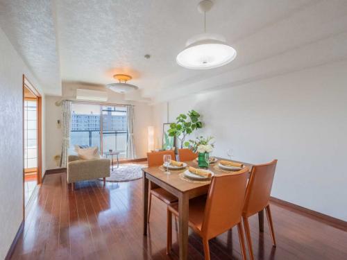 リビング・ダイニング：窓は断熱ガラスの二重サッシ