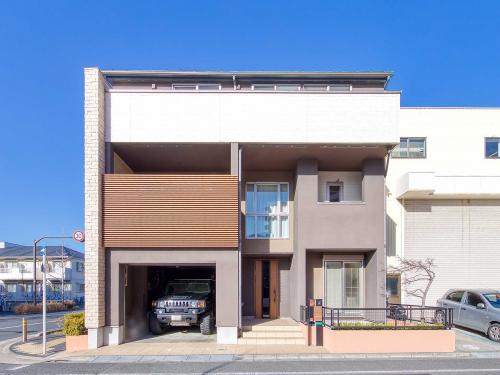 外観：角地に付き陽当たり良好