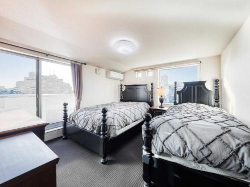 洋室：3階　約8.2帖、大型ウォークインクローゼット付設