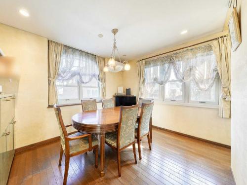 ダイニング（撮影年月：2025年11月）