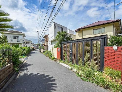 現地(古家あり):写真右側 現地(古家あり):写真右側
