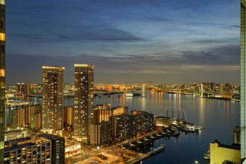 眺望：夜景：レインボーブリッジを臨む（撮影年月：2025年12月）