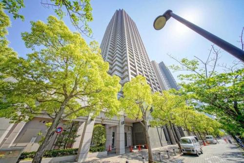 外観：建物中央／地上50階建て地下2階のタワーマンション