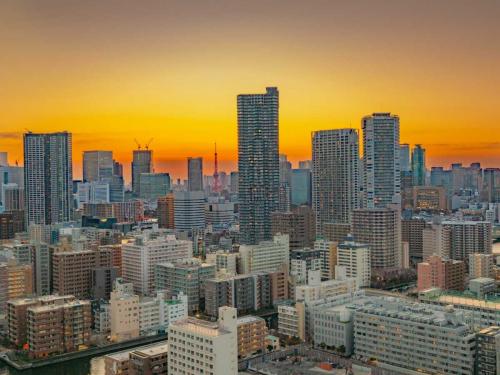 眺望：夕焼けに染まる都心ビュー。夜は煌めく東京パノラマ（ズームなし）