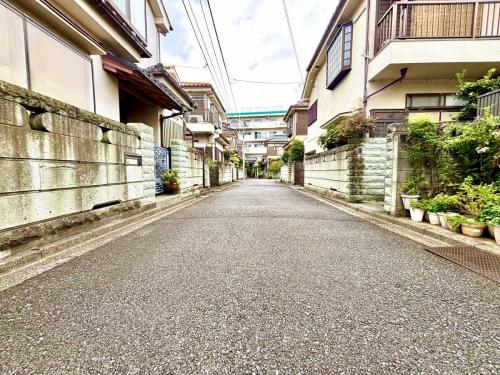 前面道路（撮影年月：2025年09月）