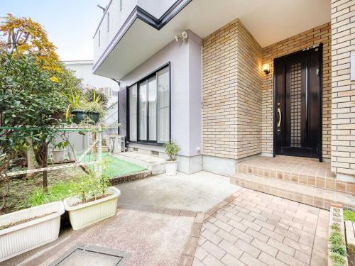 アプローチ（撮影年月：2025年11月）