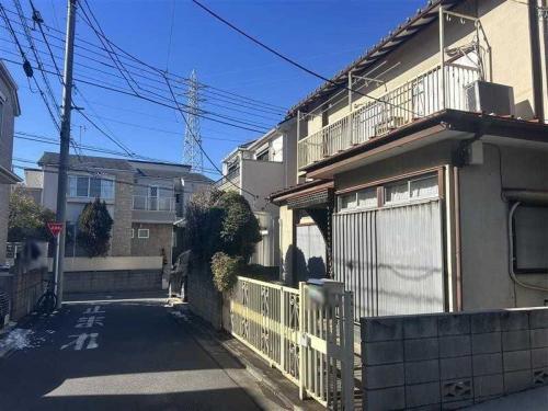 現地（古家あり）：写真右側(撮影年月：2026年02月)