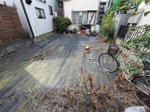 現地:北側の裏手部分(撮影年月:2026年06月) 現地:北側の裏手部分(撮影年月:2026年06月)