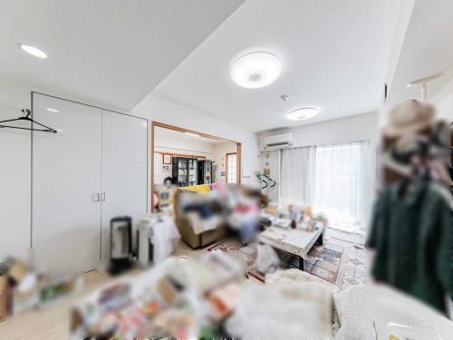 リビング：家具調度品は価格に含まれません。(撮影年月：2026年08月)