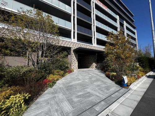 アプローチ：メインエントランス