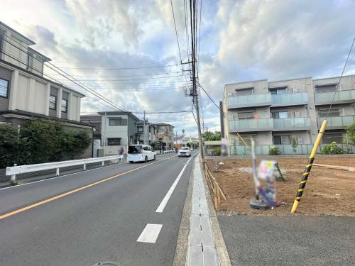 前面道路：全3区画(撮影年月：2026年08月)
