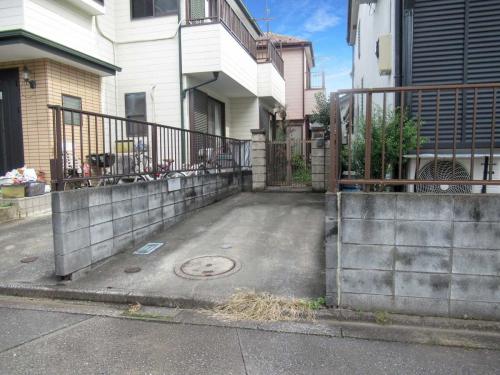 駐車場：駐車スペース（撮影年月：2025年10月）