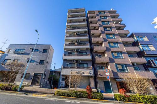 外観：写真中央の建物