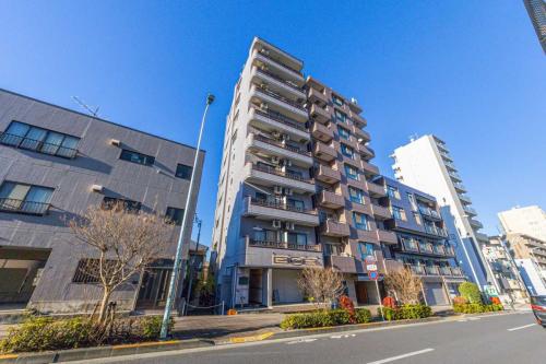 外観：写真中央の建物