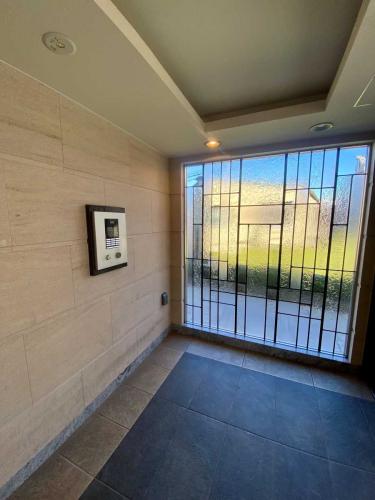 エントランス：オートロック(撮影年月：2025年12月)