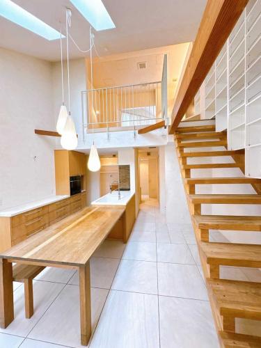 ダイニングキッチン：家具調度品は価格に含まれません（撮影年月：2025年08月）