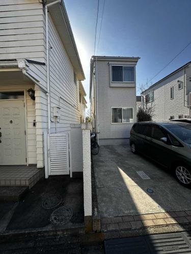 現地（古家あり）：西側敷地境(撮影年月：2026年01月)