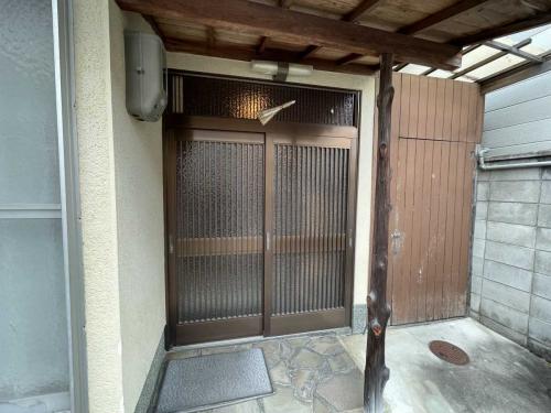 アプローチ（撮影年月：2022年03月）